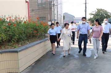 【海博测评动态】荆州区政府向导国庆节到我司走访慰问